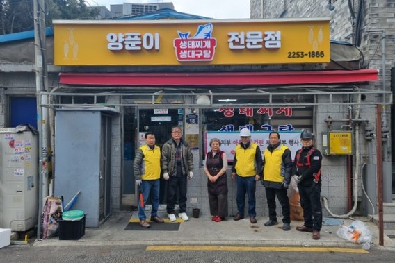 중구청, 옥외광고협회 중구지부가 전하는 봄 맞이 선물....<아름다운 간판 나눔>으로 신당동 노포 2곳 새 단장 썸네일