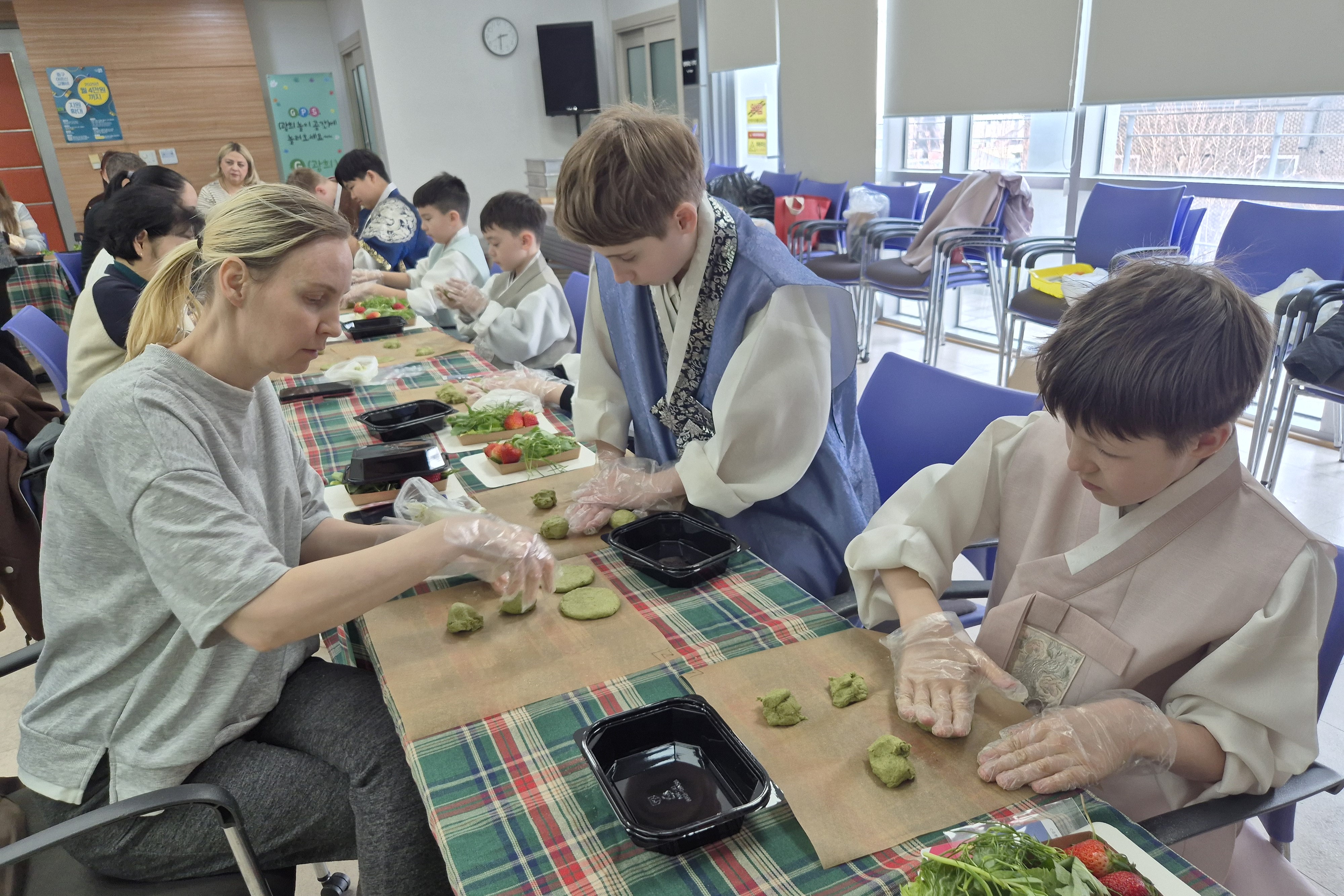 “한국인의 따뜻한 정 느꼈어요”…중구, 러시아권 학생들과 케이(K)-푸드 탐험 썸네일