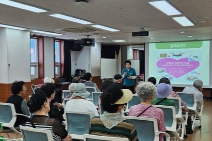 “물 자주, 외출 자제, 휴식 충분히” 중구, 찾아가는 어르신 여름철 안전교육 ‘호응’ 썸네일