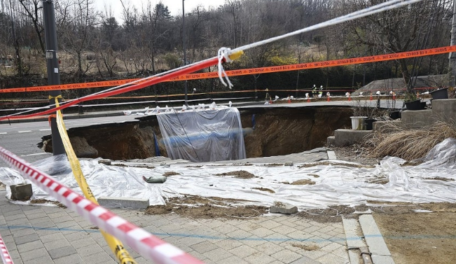 '싱크홀'로 다친 시민에 '최대 2500만원' 지급…서울시, 보장 확대 썸네일