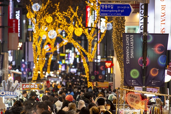 다시 뜨는 명동…규제 풀어 '체류형 관광지로' 썸네일