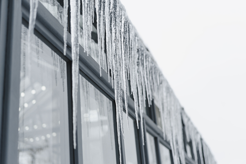 겨울마다 반복되는 '머리 위 공포'…고드름 사고 1월에 집중 썸네일