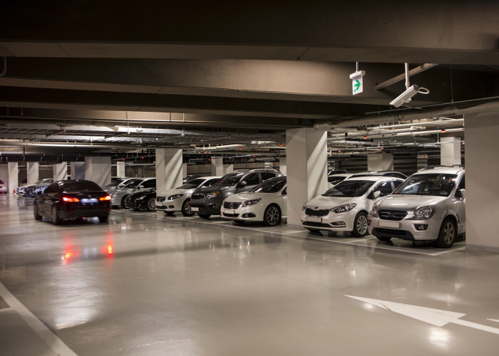 공공부문 승용차 5부제 의무 강화…민간은 '자율' 시행 썸네일