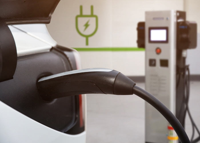 전기차 충전 낮에 싸다… 주말·공휴일 최대 15% 할인 썸네일