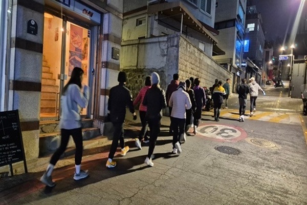 '걷기 딱 좋은 날씨네'…서울 곳곳 러닝 프로그램 풍성 썸네일