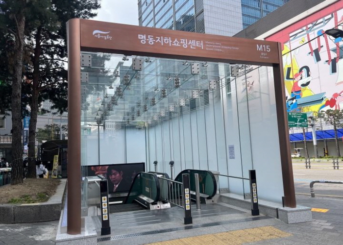 명동 광장·지하보도 새 단장, 미디어파사드 사진촬영 명소로 썸네일